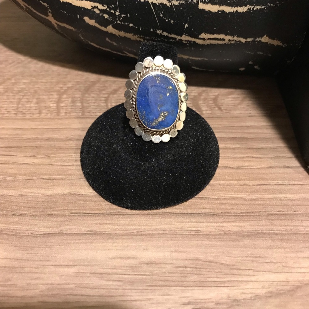 Stunning 925 Silver Ring with Lapis